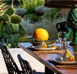 6 bedroom villa with pool and sea views near Noto, Sicily, sleeps 12